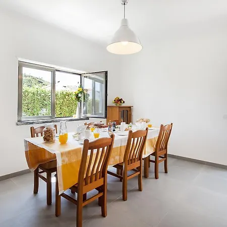 Beachouse - Surf, Alojamento de Acomodação e Pequeno-almoço Ericeira