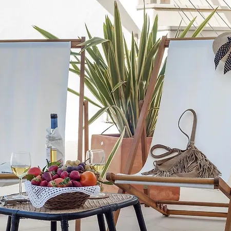 Beachouse - Surf, Bed & Breakfast