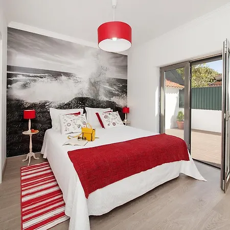 Beachouse - Surf, Alojamento de Acomodação e Pequeno-almoço 4*