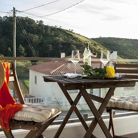 Beachouse - Surf, Alojamento de Acomodação e Pequeno-almoço Ericeira