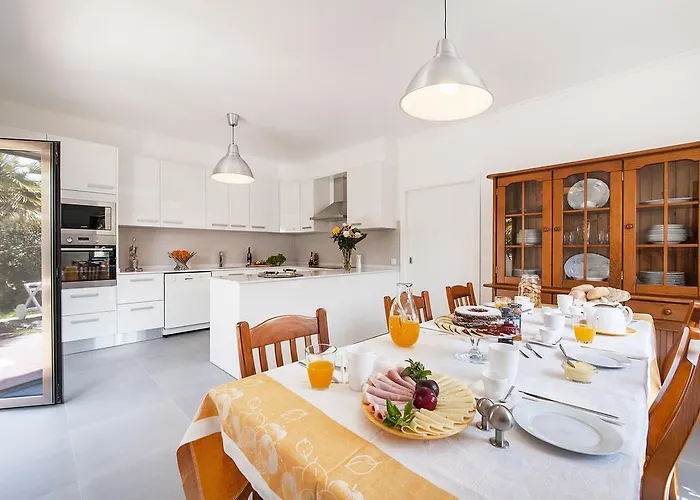 Beachouse - Surf, Bed and Breakfast